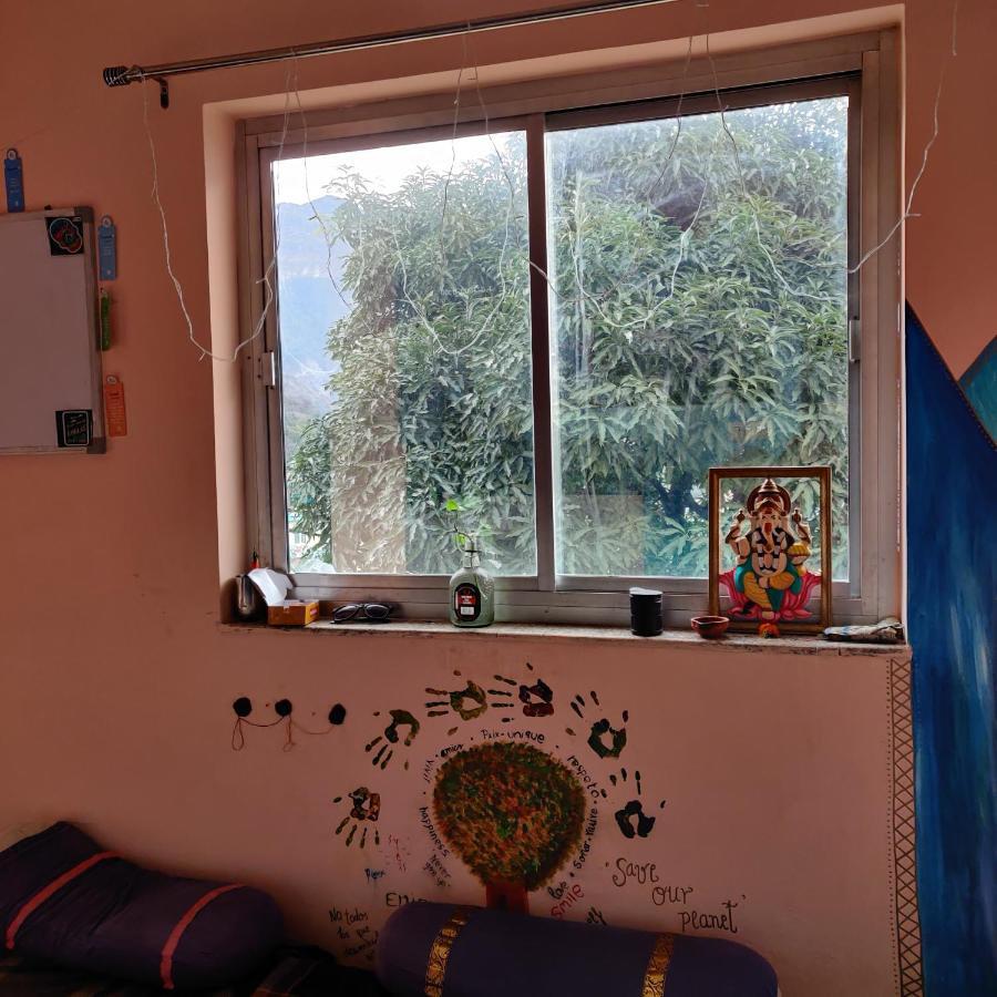 Tebaar Backpackers Vandrarhem Rishīkesh Exteriör bild